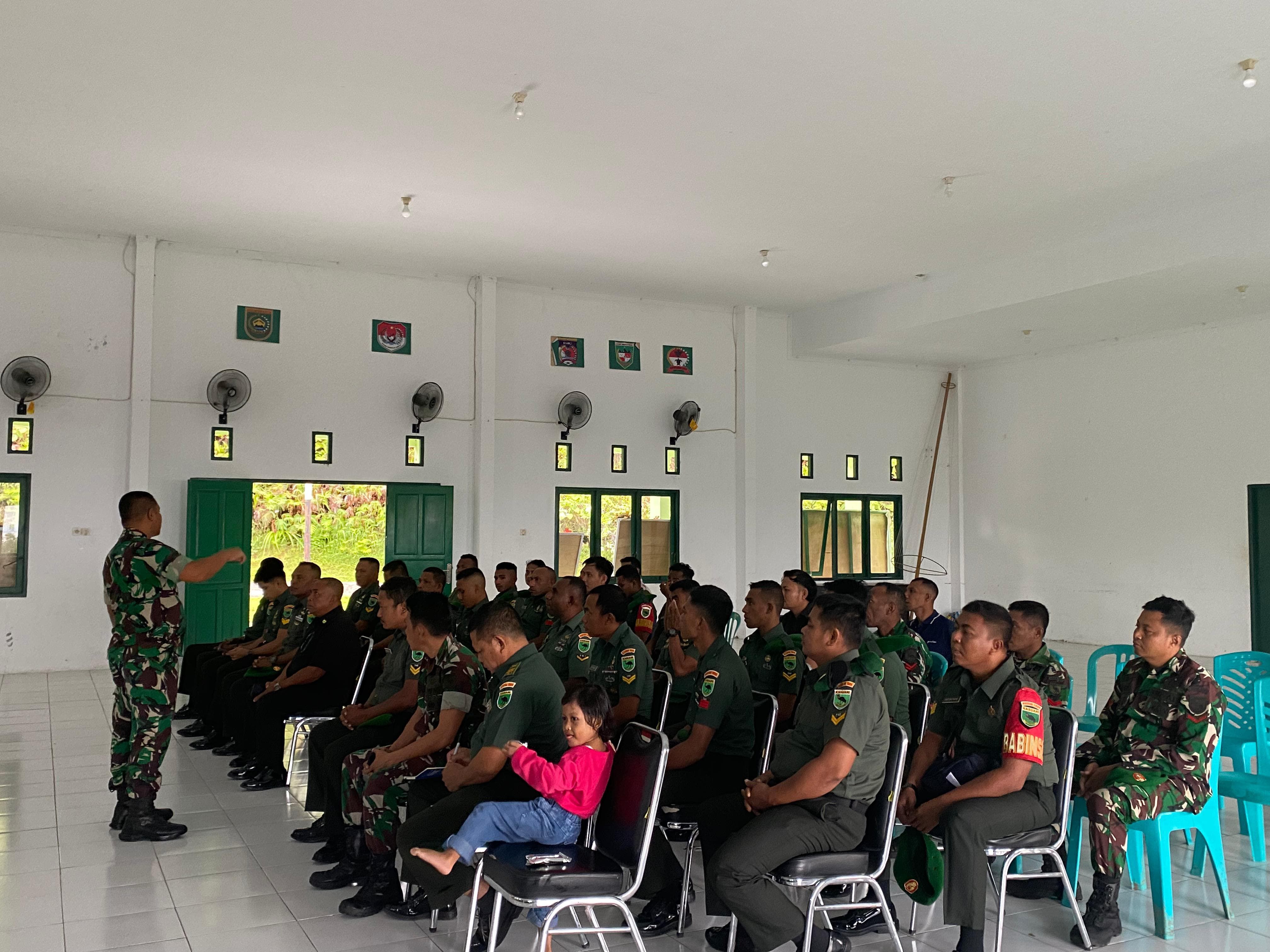 Berikan Jam Komandan,Dandim 1805/Raja Ampat Tekankan Hindari Judi Online