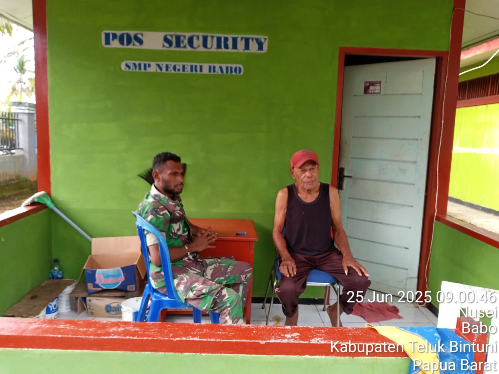 Serda Edinan Rumbewas  melaksanakan  kegiatan komsos Bersama Bpk Abdul Security Smp Babo