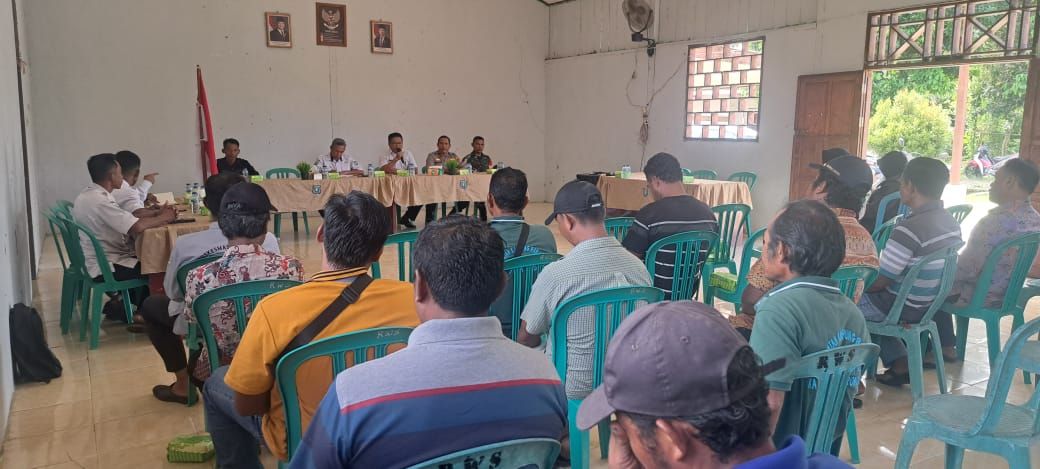 Menjelang HUT RI KE - 80. Babinsa 1802-03/Salawati Hadiri Rapat Pembentukan Panitia. 