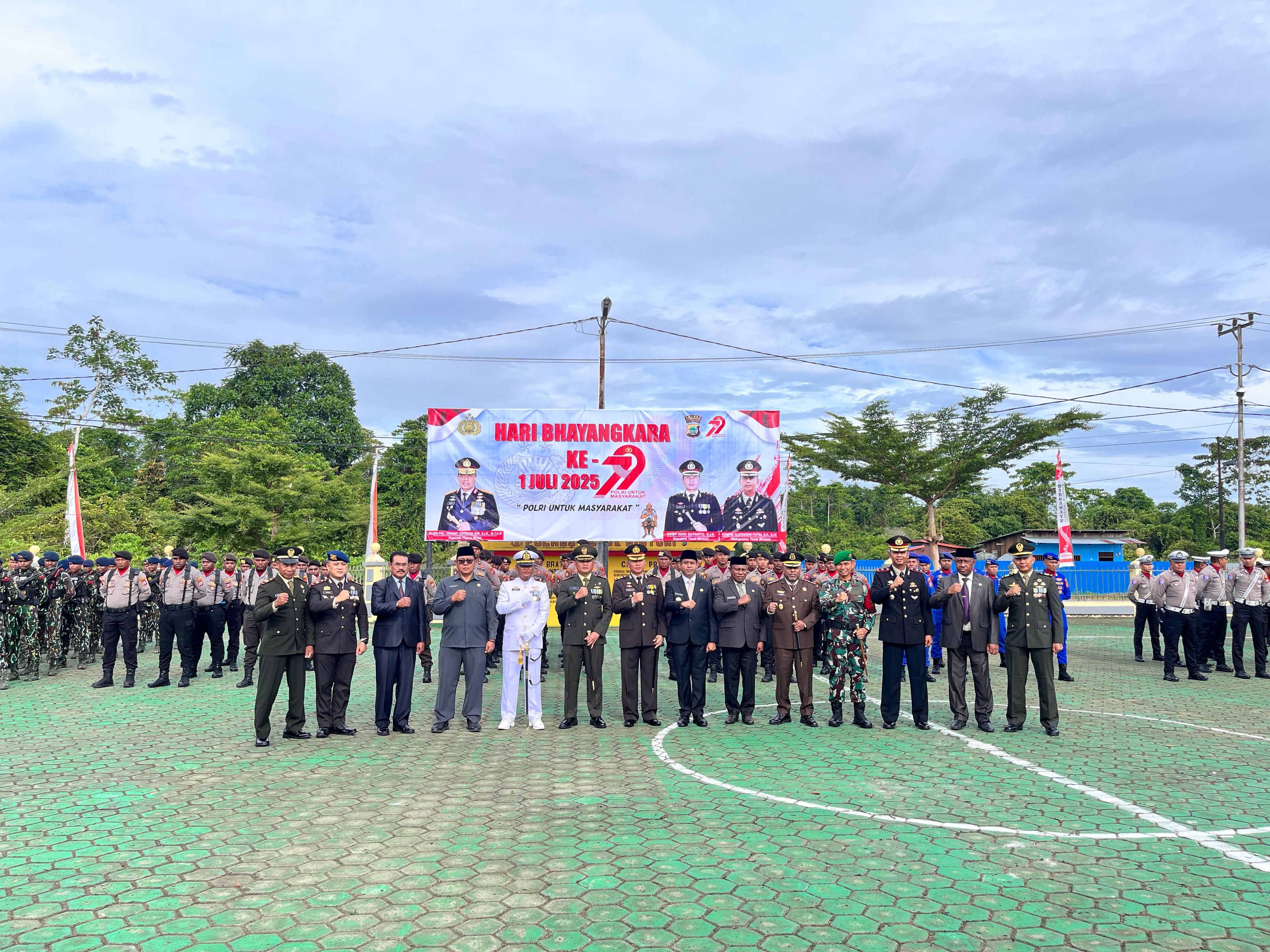 Dandim-1806-tb-hadiri-upacara-hari-bhayangkara-ke-79-di-polres-teluk-bintuni/