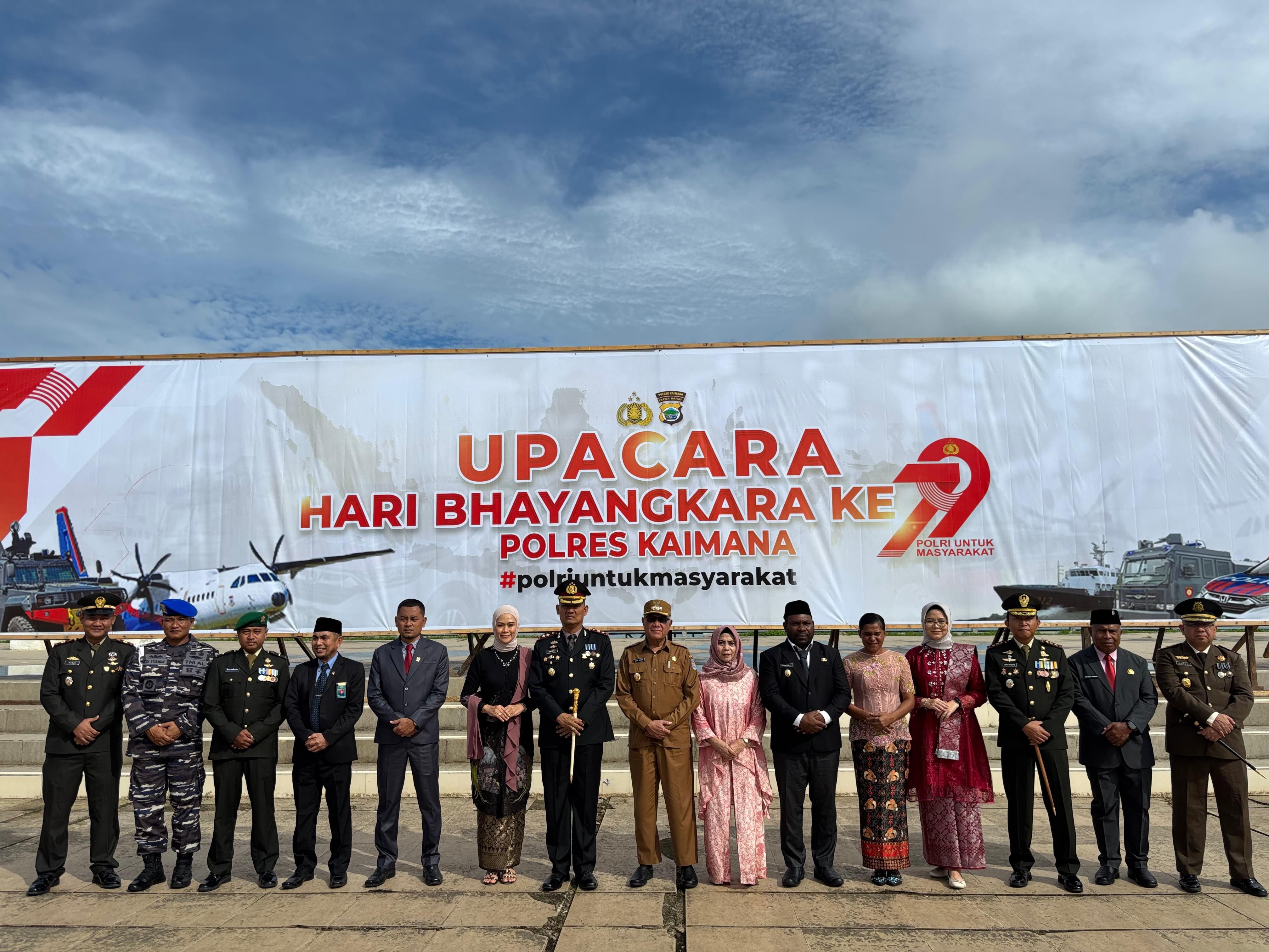 Dandim 1804/Kaimana Menghadiri Upacara Hari Bhayangkara ke-79 di Polres Kaimana
