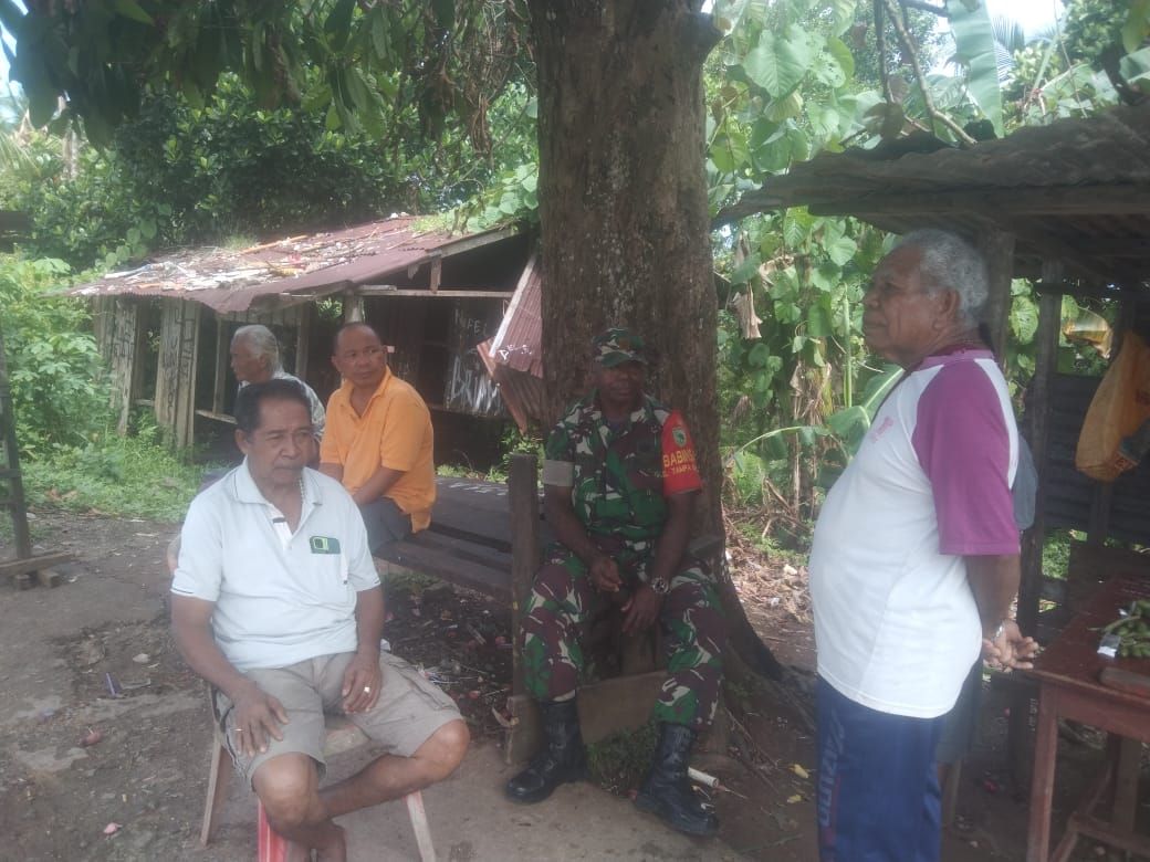 Babinsa Sorong Barat Himbau Masyarakat Peduli Dengan Lingkungan.