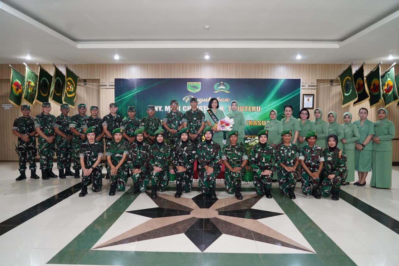 PENGUKUHAN IBU RAKSAKARINI SRI SENA XVIII/KASUARI