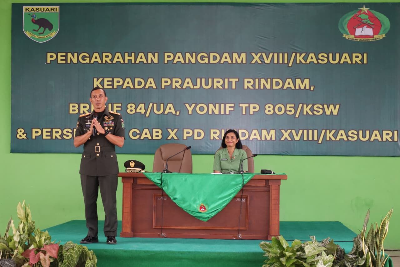PENGARAHAN PANGDAM XVIII/ KASUARI  KEPADA PRAJURIT RINDAM, BRIGIF 84/UA, YONIF TP 805/ KSW DAN  PERSIT KCK CABANG X RINDAM XVIII/KASUARI