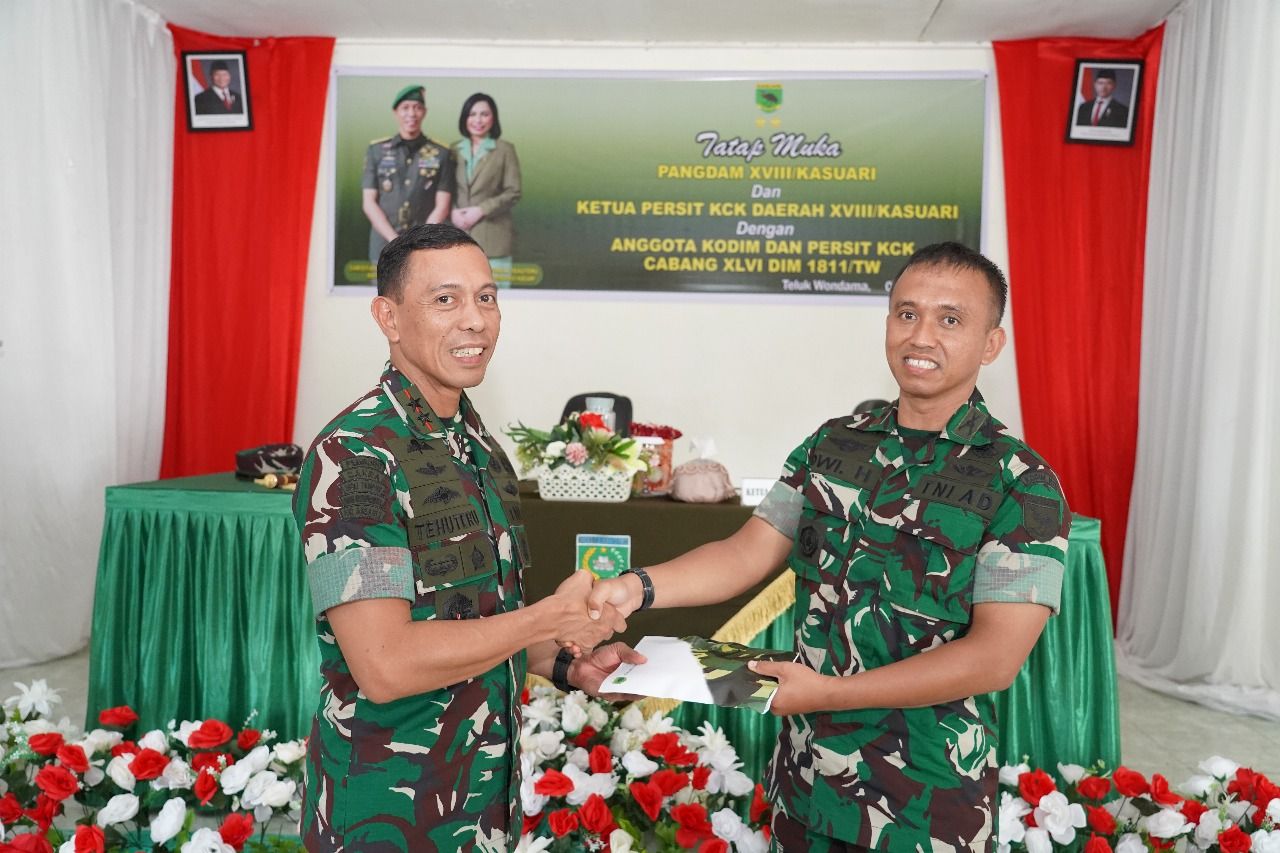 Pangdam Kasuari Kunjungi Kodim 1811/Teluk Wondama : Dorong Prajurit Tetap Semangat dan Dekat dengan Masyarakat
