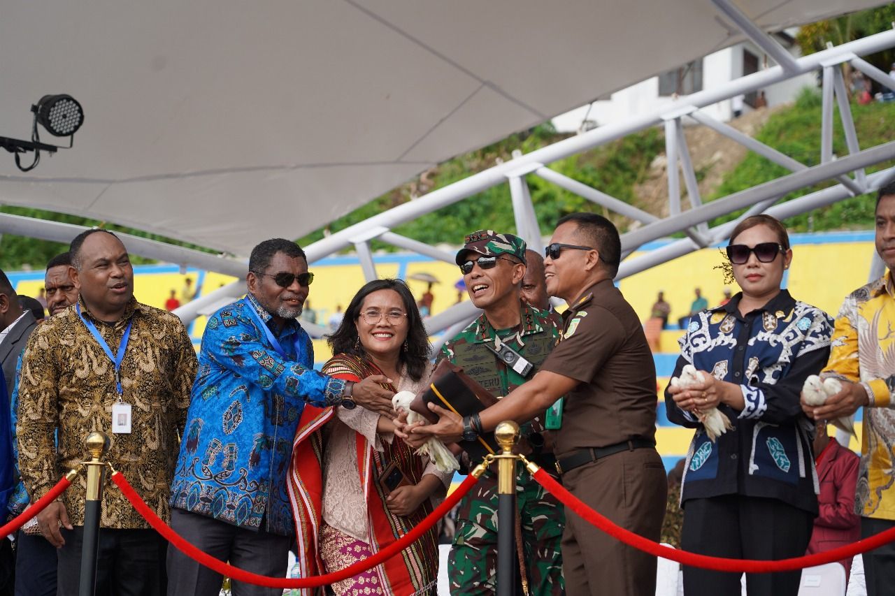 Pangdam XVIII/Kasuari Hadiri Perayaan 1 Abad Nubuatan I.S. Kijne di Tanah Papua : “Tebarkan Kasih, Tanamkan Semangat Persaudaraan”