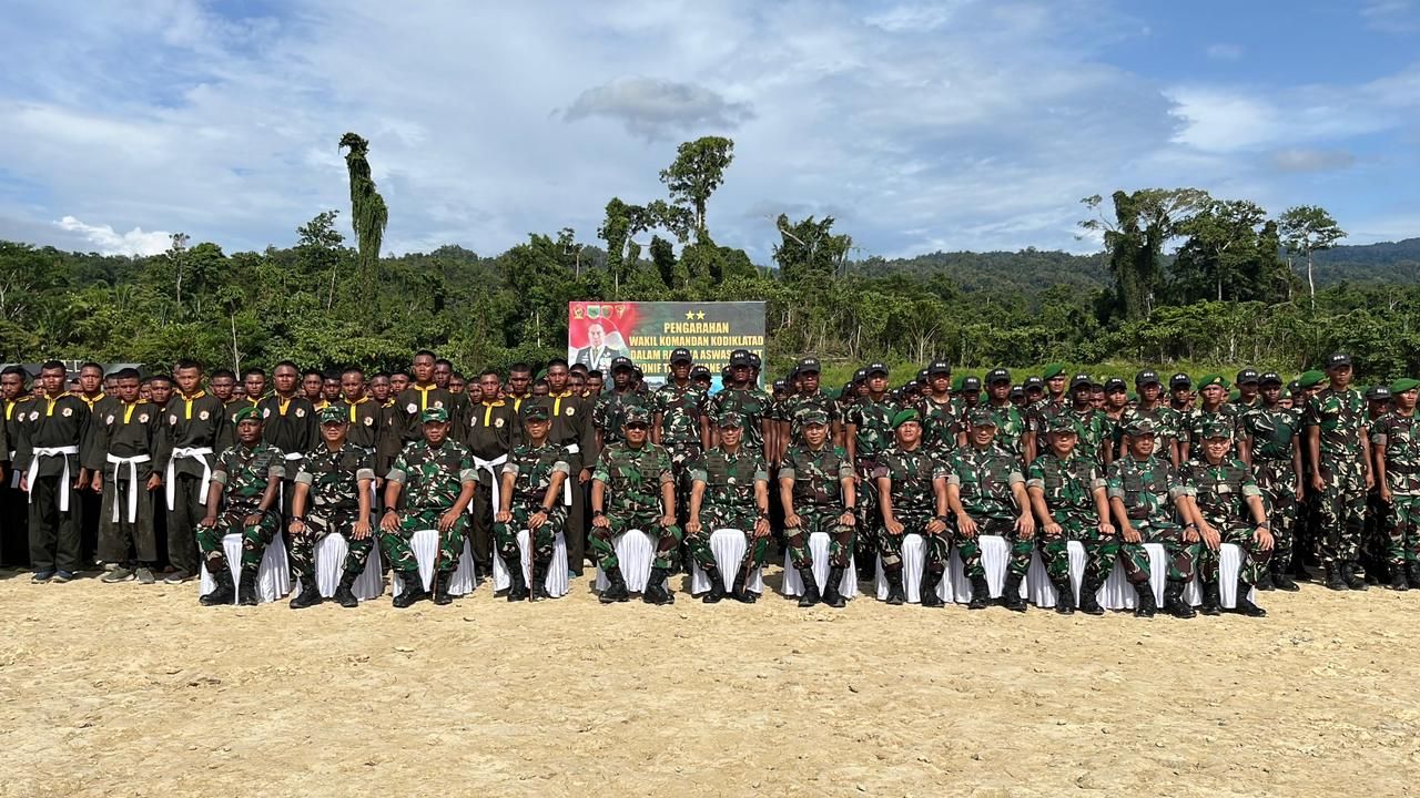 Tim Aswasdallat Kodiklatad Tinjau Program Latihan Yonif TP 864/NN di Kota Senja Kabupaten Kaimana.