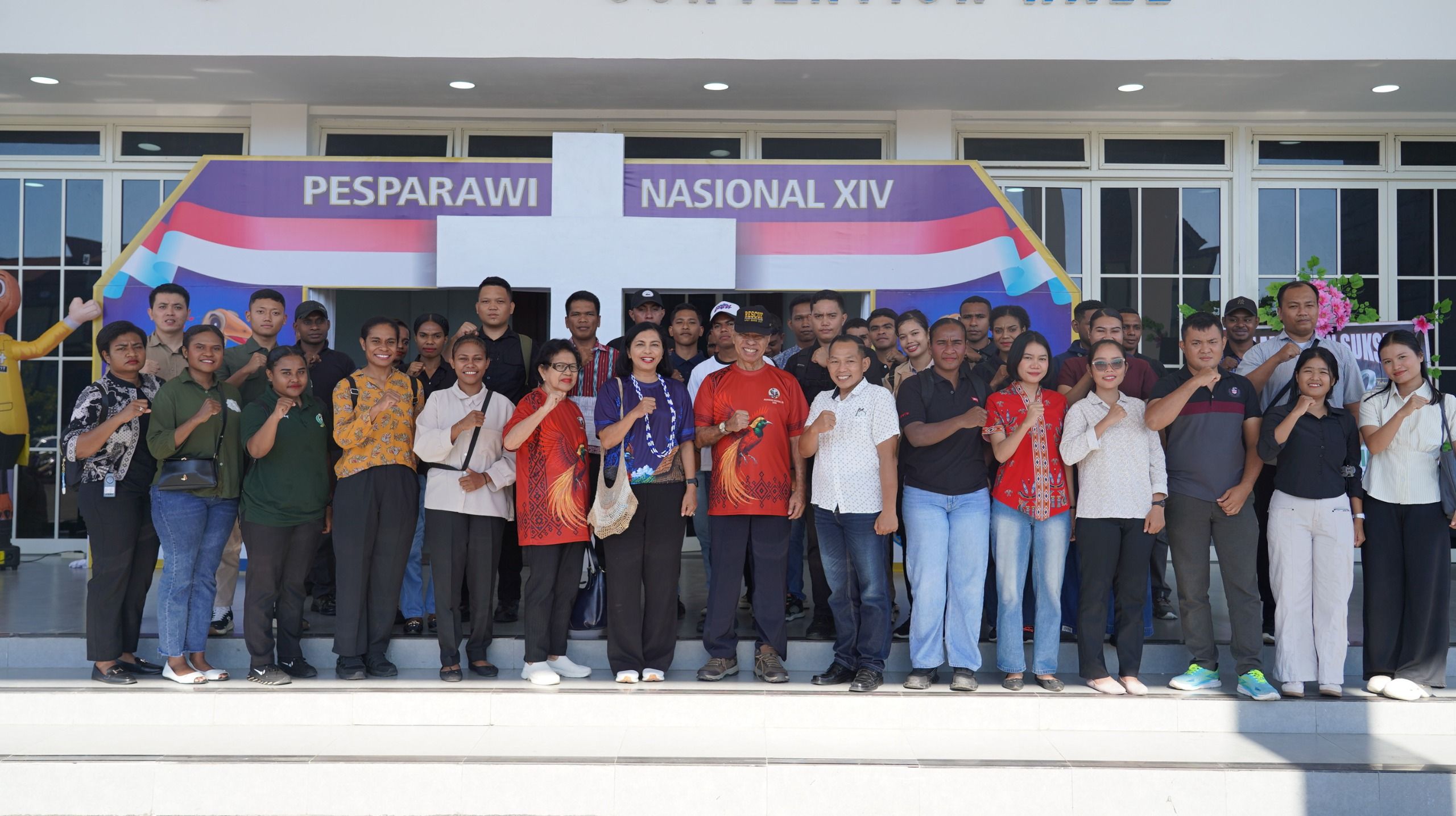 Meriahkan Pesparawi Nasional XIV 2026. Ketua Persit KCK Daerah XVIII/Kasuari dan Prajurit Kodam Kasuari Tebar Semangat Kebersamaan   Drag